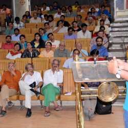 Prof. Shashidhara addressing the audience in his public lecture in Bhopal